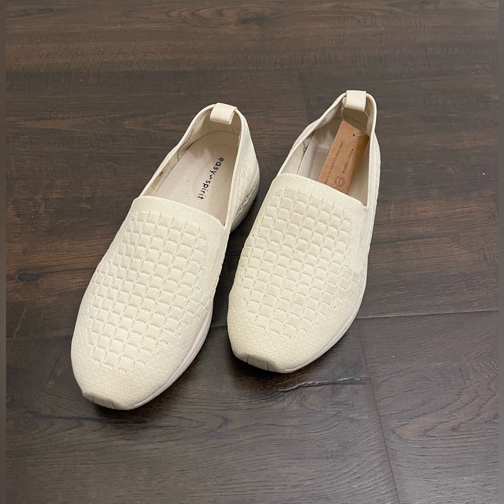 EASY SPIRIT Tech Eco Slip On Sneakers Women’s Size 6 Cream Color